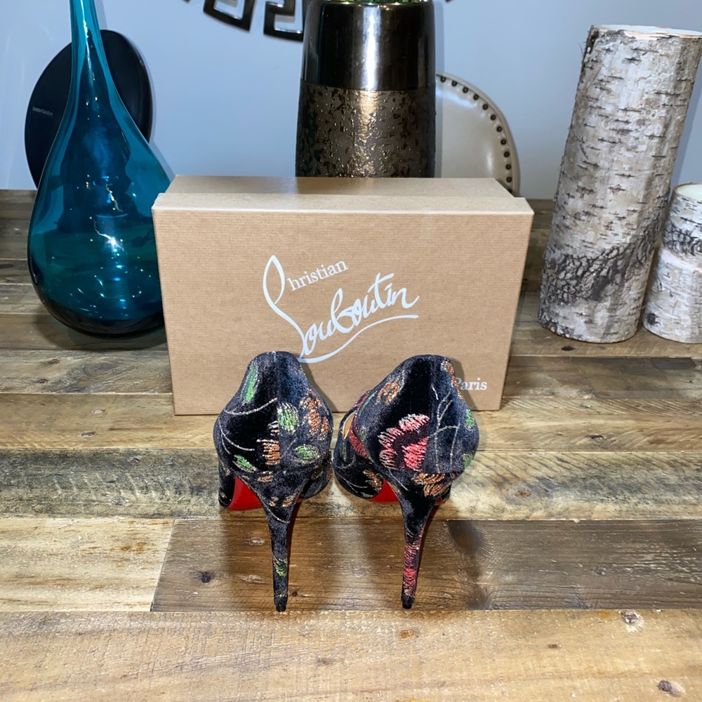 Christian Louboutin So Kate Velvet Pumps - Picture 3 of 8